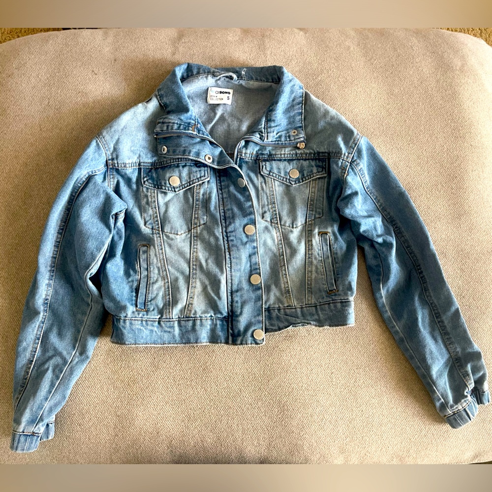 Cropped Jean jacket with snaps size small